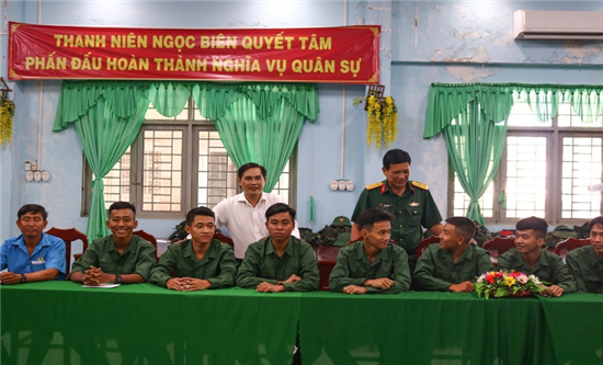 Lãnh đạo Bộ Chỉ huy Quân sự tỉnh, lãnh đạo UBND huyện Trà Cú: Kiểm tra công tác chuẩn bị tuyển quân năm 2023